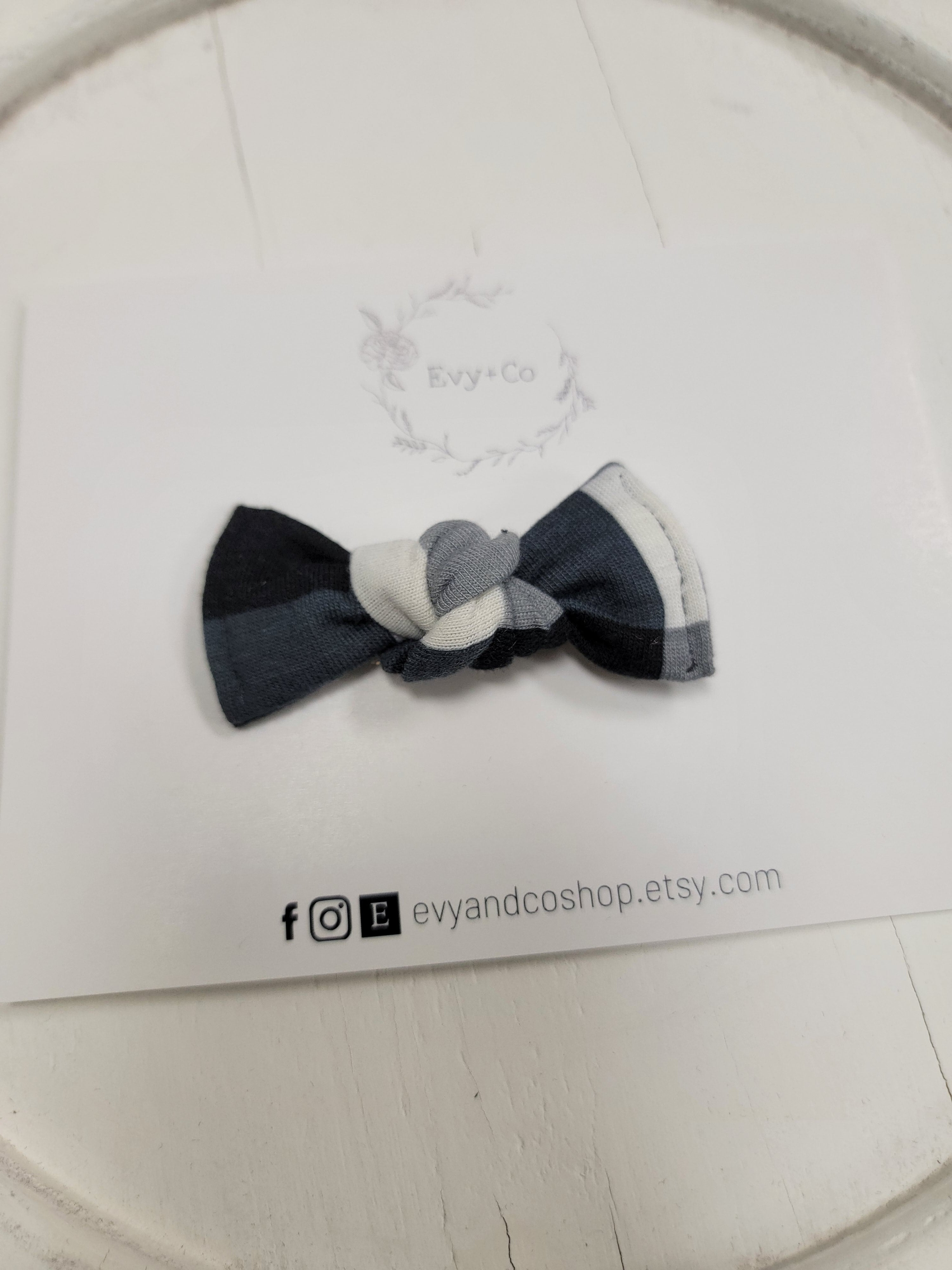 Evy + Co Mini Handtied Bows